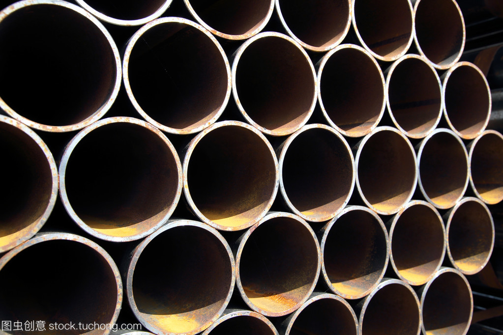 堆棧的鋼管 工業(yè)美學(xué)與高效存儲(chǔ)的藝術(shù)